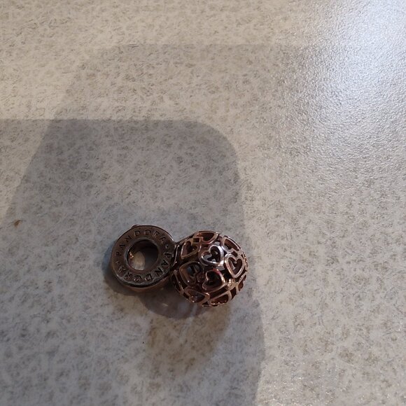 Pandora Rose dangle charm (Discontinued) - Picture 4 of 7